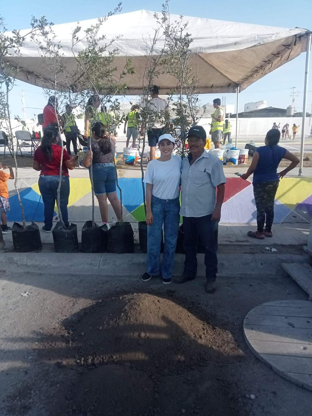 Gobierno de Reynosa reforesta y embellece Plaza de San Valentín