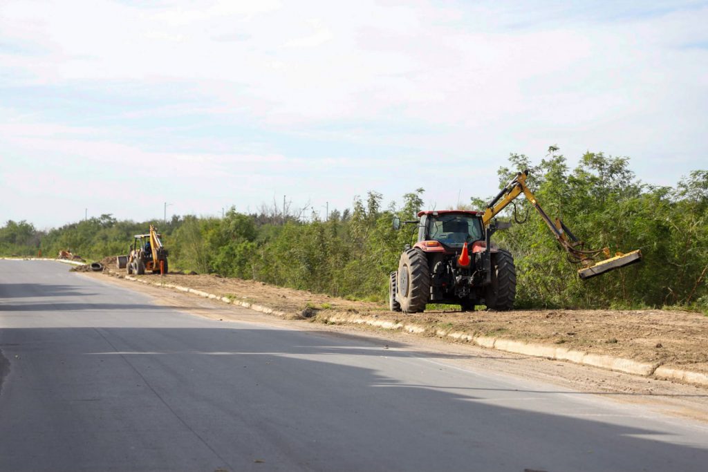 Limpia Gobierno de Reynosa márgenes del canal Rodhe