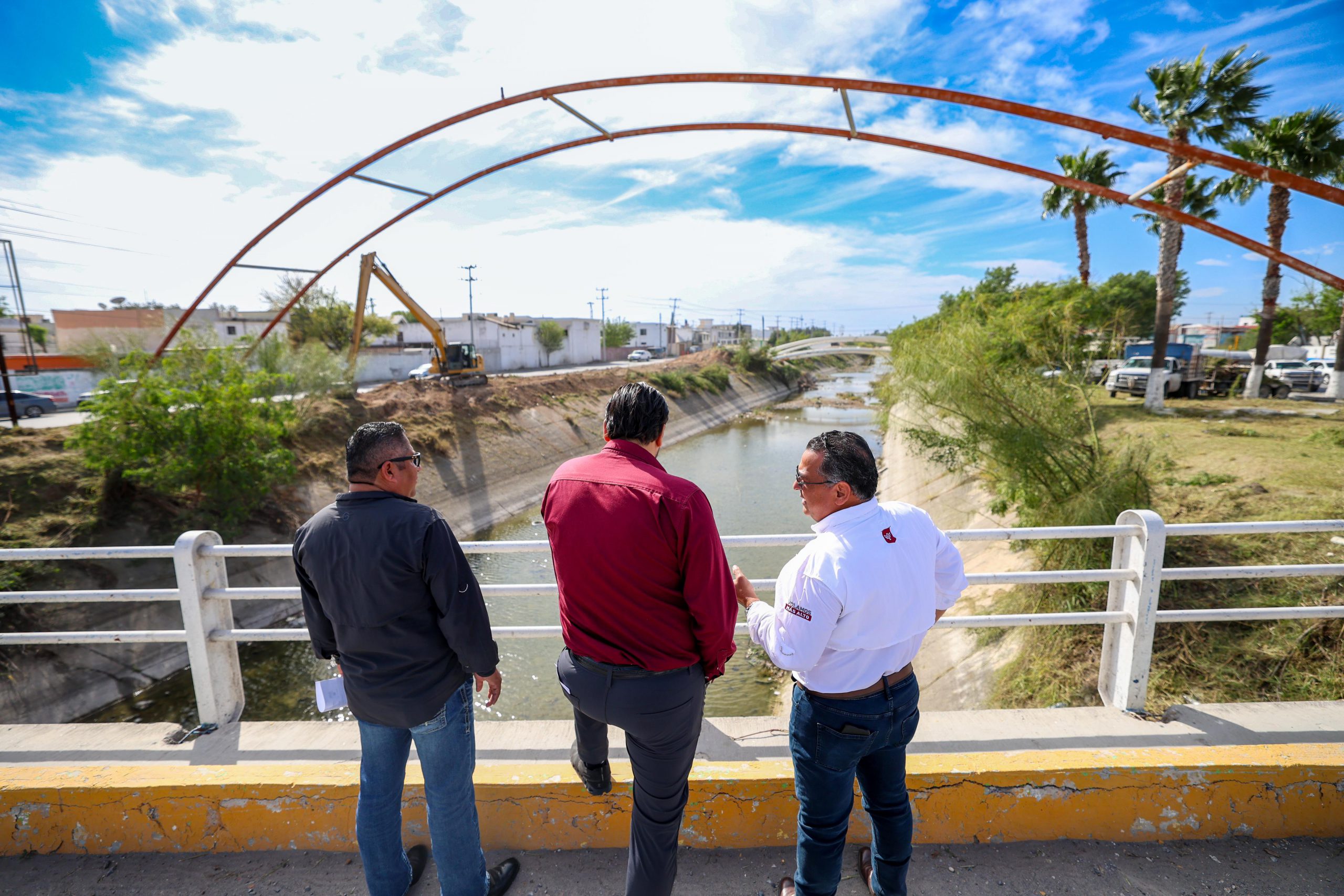 Limpia Gobierno de Reynosa márgenes del canal Rodhe