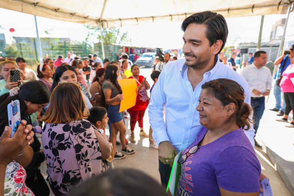 Inauguran y celebran en Balcones pavimentación hidráulica por 7.9 MDP