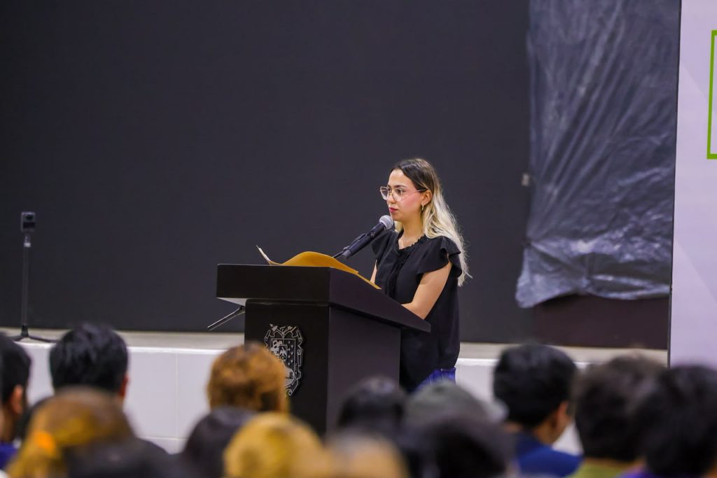 De igual manera, el Presidente Municipal agradeció al presencia de los estudiantes y los invitó a seguir dentro de las aulas, “ustedes tienen la oportunidad de empezar a cambiar a nuestro país siendo mejores profesionistas, mejores ciudadanos para poder erradicar la pobreza”, aseguró.