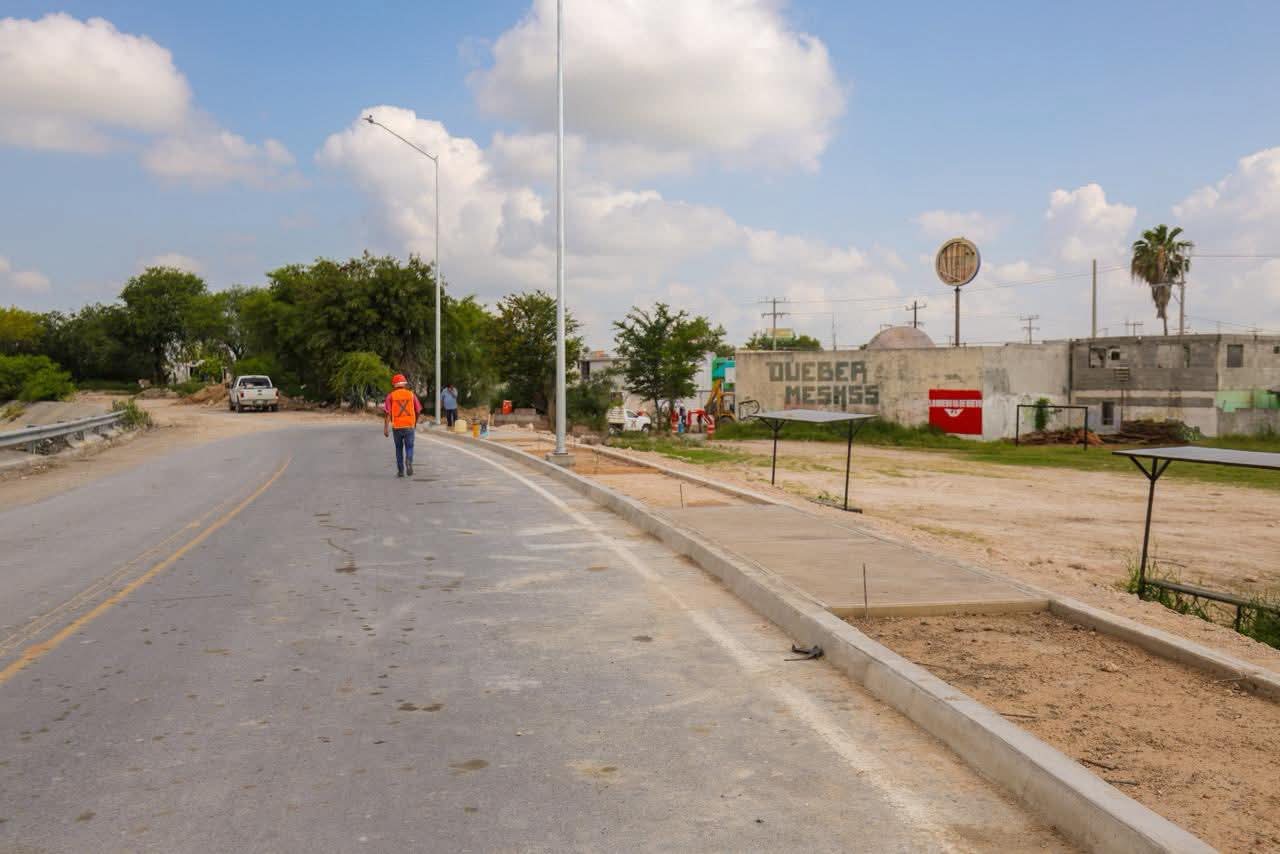 Esta obra forma parte de las acciones del Gobierno Municipal para fortalecer la infraestructura hidráulica de la ciudad y ofrecer mayor protección a las colonias que se encuentran en la zona. Con este trabajo se busca reducir riesgos durante la temporada de lluvias y garantizar la tranquilidad de las familias reynosenses.